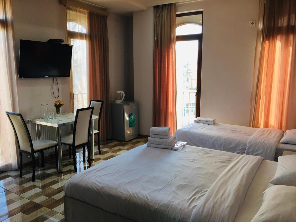 Hotel Tourist Tbilisi Eksteriør billede