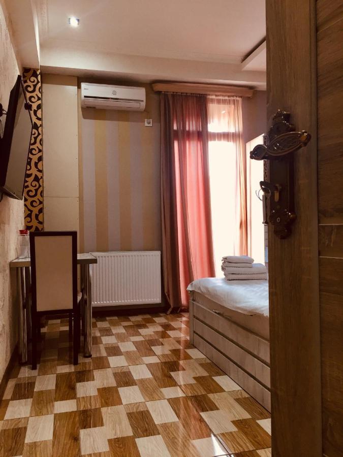 Hotel Tourist Tbilisi Eksteriør billede