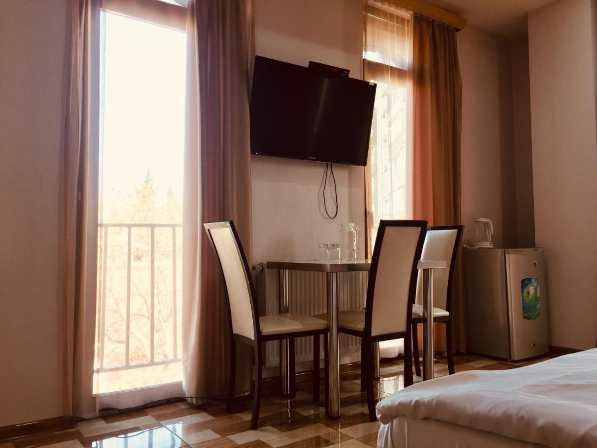 Hotel Tourist Tbilisi Eksteriør billede